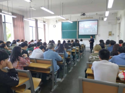 晨會課堂開展“四史”思政大課學習活動